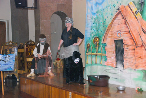 Performance of the “Gunay” Children’s Theatre of the play “Story of a Fisherman and a Fish”