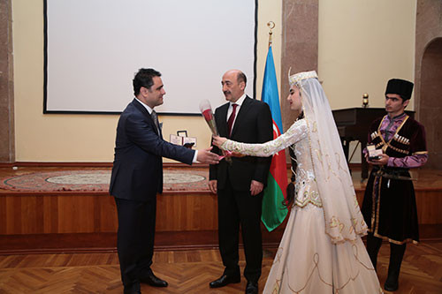 Награждение деятелей искусства и культуры Азербайджанской Республики почетными званиями