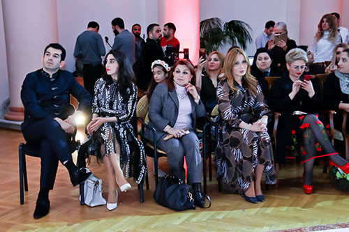 “Ənənədən gələcəyə” Bakı Milli Geyim evinin yeni kolleksiyasının təqdimatı
