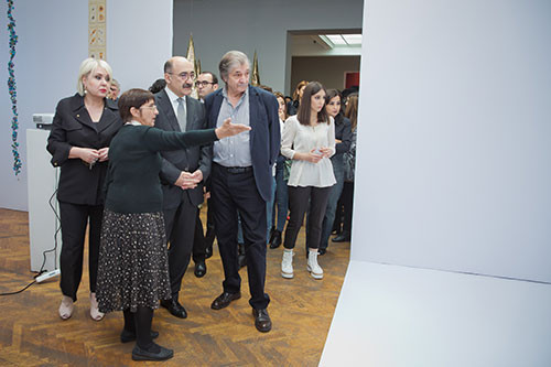 "Alüminium"  VI Bakı  Beynəlxalq Müasir İncəsənət Biennalesi  "Həyatımızın dəyərləri"