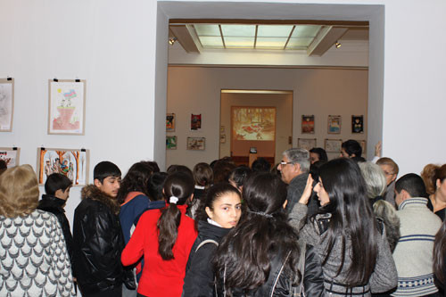Выставка детского творчества, посвященная жертвам Ходжалы  «Война глазами детей»