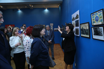 Выставка и презентация фотоальбома «Исторические памятники Западного Азербайджана и культурное наследие»