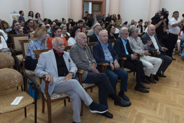 "Qrafika". “Arif Hüseynov 80”. Azərbaycanın Xalq Rəssamı Arif Hüseynovun “Yubiley sərgiləri” silsiləsindən fərdi, yubiley sərgisi