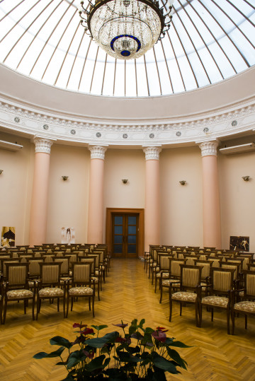 Round hall