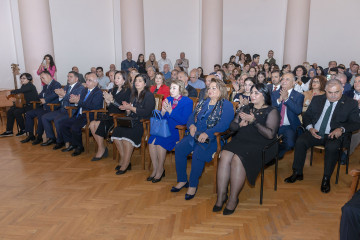 Персональная выставка Заслуженного художника Азербайджана Ульвии Гамзаевой «По стопам предков»