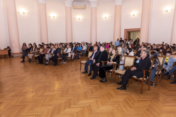 Ümummilli lider Heydər Əliyevin 100 illik yubileyi çərçivəsində Vədud Müəzzinin “Mistik aləmlər” adlı fərdi sərgisi