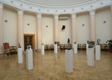 Round hall