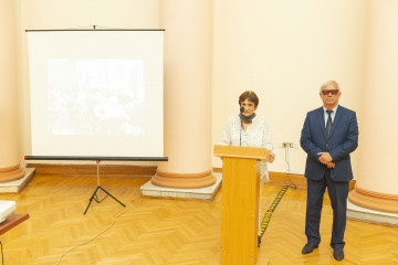 Вручение национальной премии «Деде Горгуд» художнику Маргарите Керимовой-Соколовой