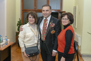 «On the trail of ancestors» solo exhibition by the Honored Artist of Azerbaijan Ulviyya Hamzayeva